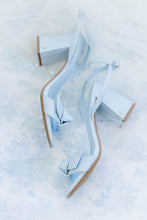 Load image into Gallery viewer, French Toile | Linen Styling Mat- Rollable and Double Sided Flat Lay Styling Mat for Photographers