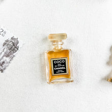 Load image into Gallery viewer, Black and White Styling Kit for Photographers