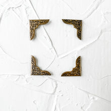 Load image into Gallery viewer, Set of 4 Antique Bronze Page Corner Protectors