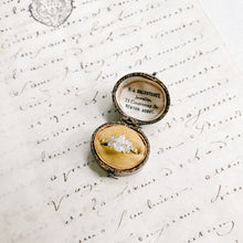 Load image into Gallery viewer, English Oval Antique Ring Box
