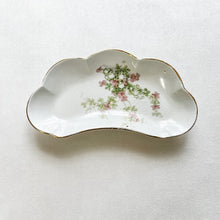 Load image into Gallery viewer, Assorted Vintage Bone Dishes
