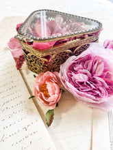 Load image into Gallery viewer, Antique Gold Floral Filigree Trinket Box
